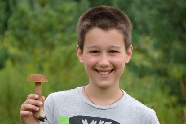 В детской комнате как для девочек, так и для мальчиков есть разнообразные игрушки и игры.
Все для рисования - для творческих натур.
Настольные игры на разный возраст. Пазлы.
Большая библиотека детской литературы от 0 до +16.