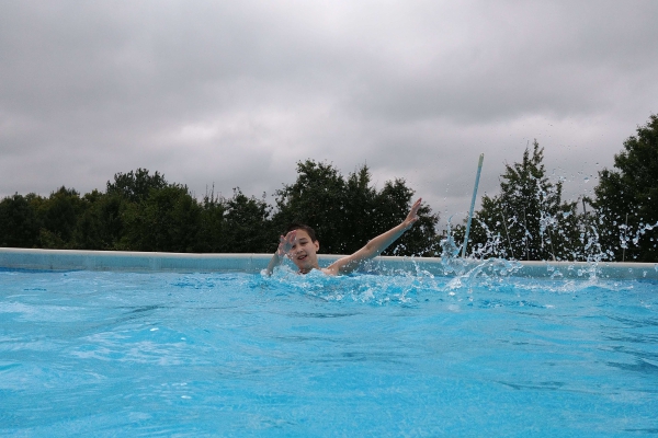 В детской комнате как для девочек, так и для мальчиков есть разнообразные игрушки и игры.
Все для рисования - для творческих натур.
Настольные игры на разный возраст. Пазлы.
Большая библиотека детской литературы от 0 до +16.