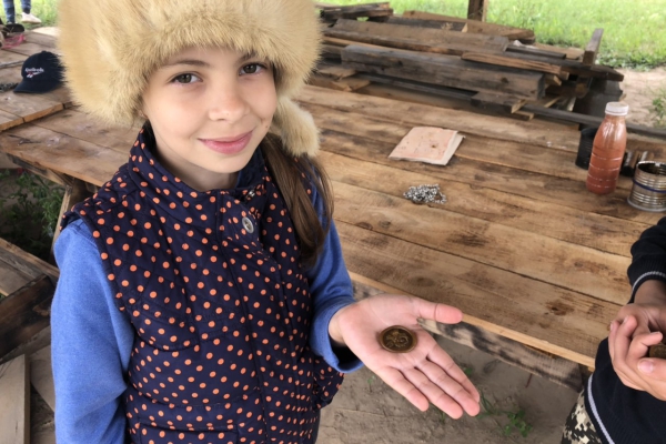 В детской комнате как для девочек, так и для мальчиков есть разнообразные игрушки и игры.
Все для рисования - для творческих натур.
Настольные игры на разный возраст. Пазлы.
Большая библиотека детской литературы от 0 до +16.