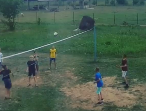 Волейбольное поле.