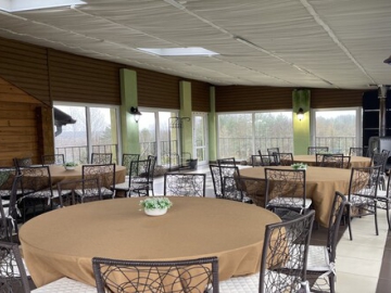 Терраса над бассейном,45 человек. Ротанговая мебель.